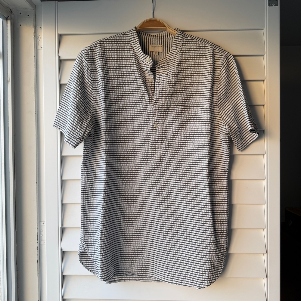 Club Monaco Black and White Striped Seersucker Short Sleeve